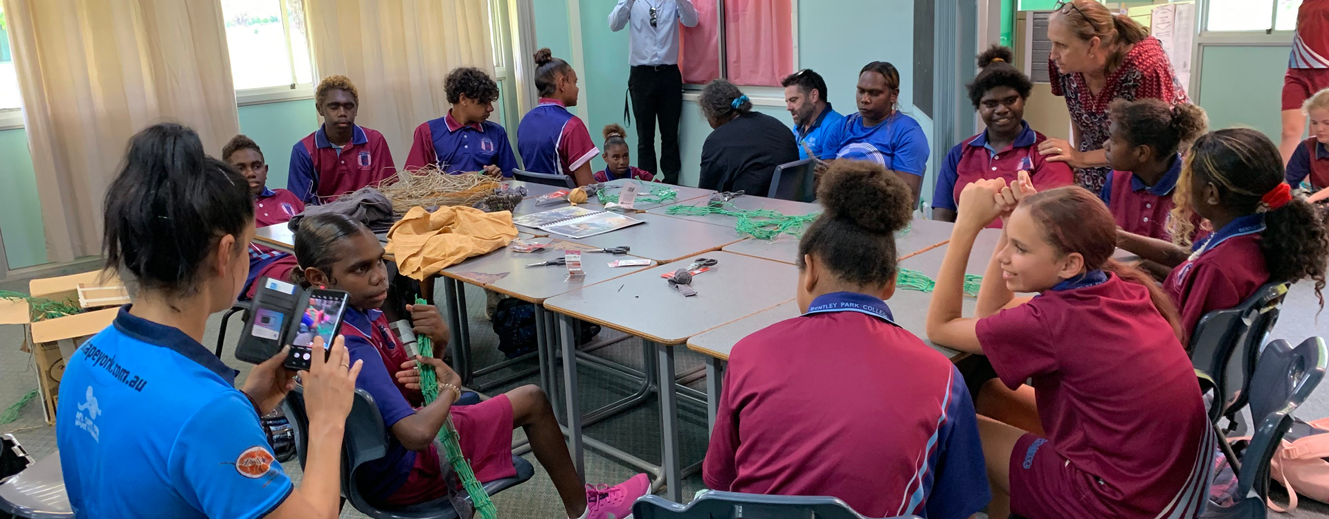 Art Centre visits Anindilyakwa kids living in Cairns for School